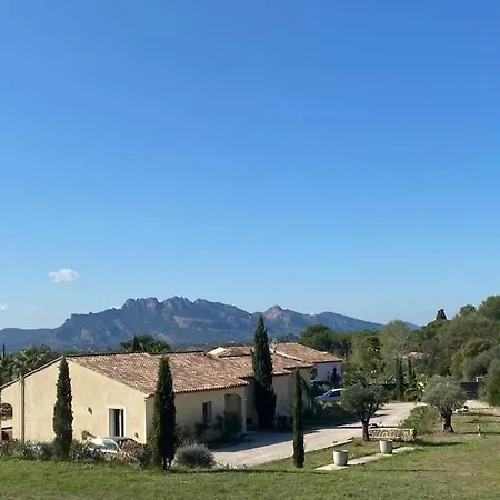 Piscine. A 20 Min A 5min Villa *
